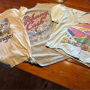 3 T-shirts: Graphic Tee